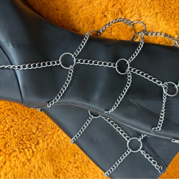 Fan all Flames chained boots - Picture 5 of 8